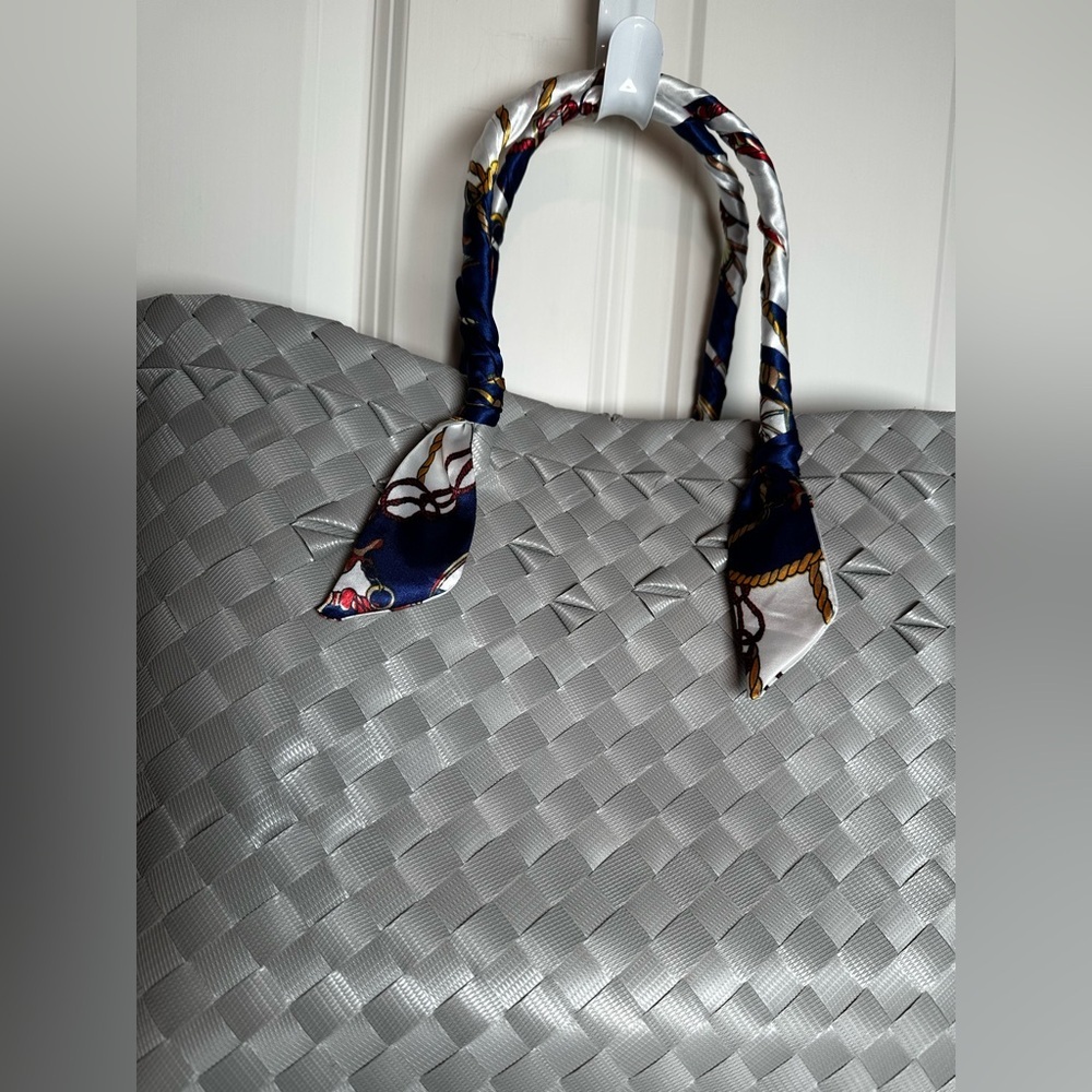 Gray Woven plastic Tote Bag with Artistic Design - Picture 6 of 10